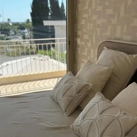 Face Au Port Apartment